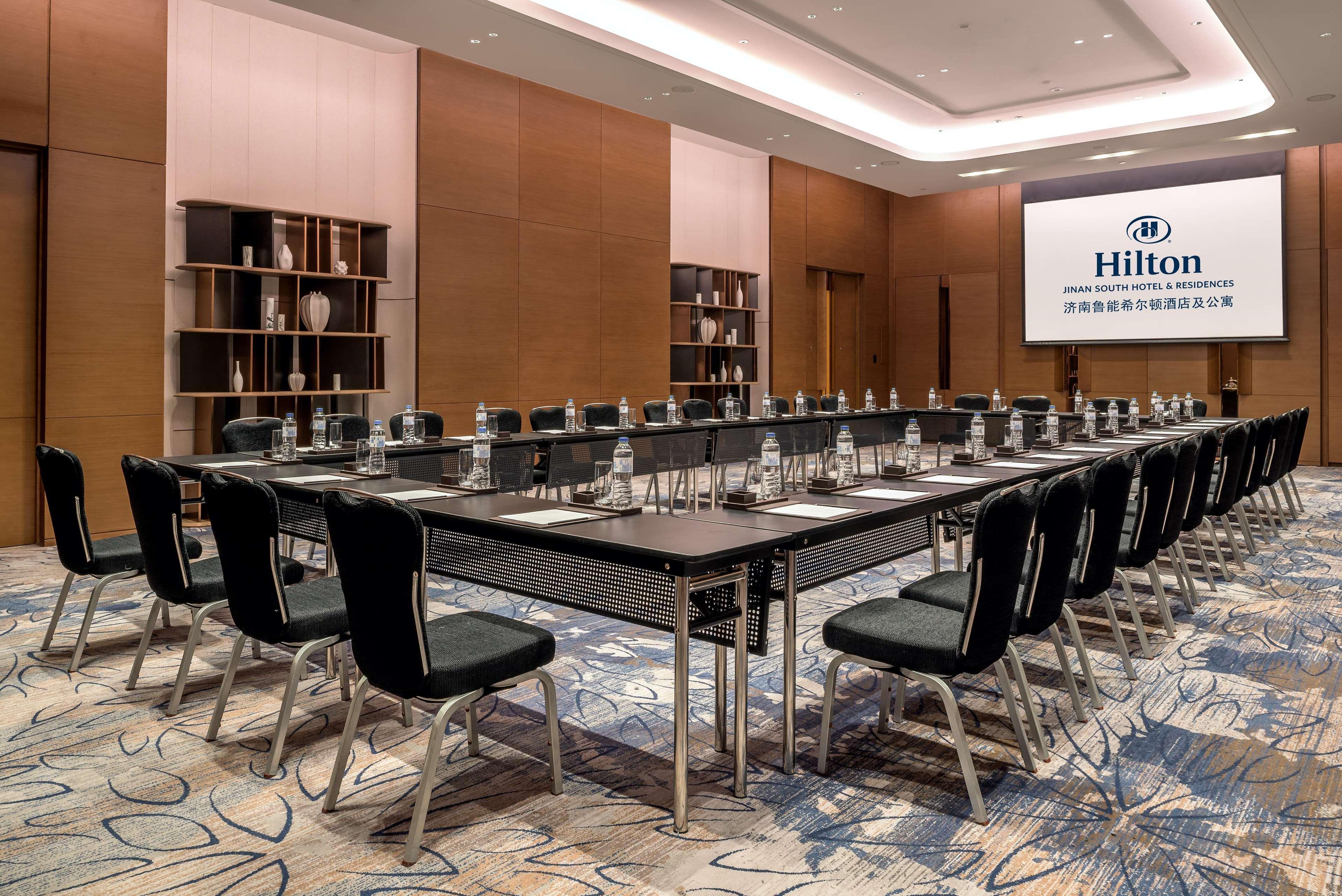 Hilton Jinan South Hotel&Residences Bagian luar foto